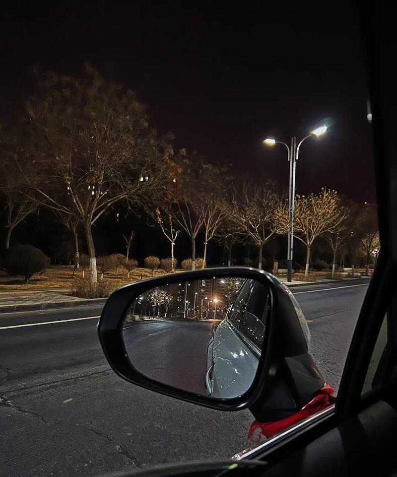 终于明白，为啥大家都喜欢开车！[大笑]昨晚下班以后，已经9点多钟了，突然很想开