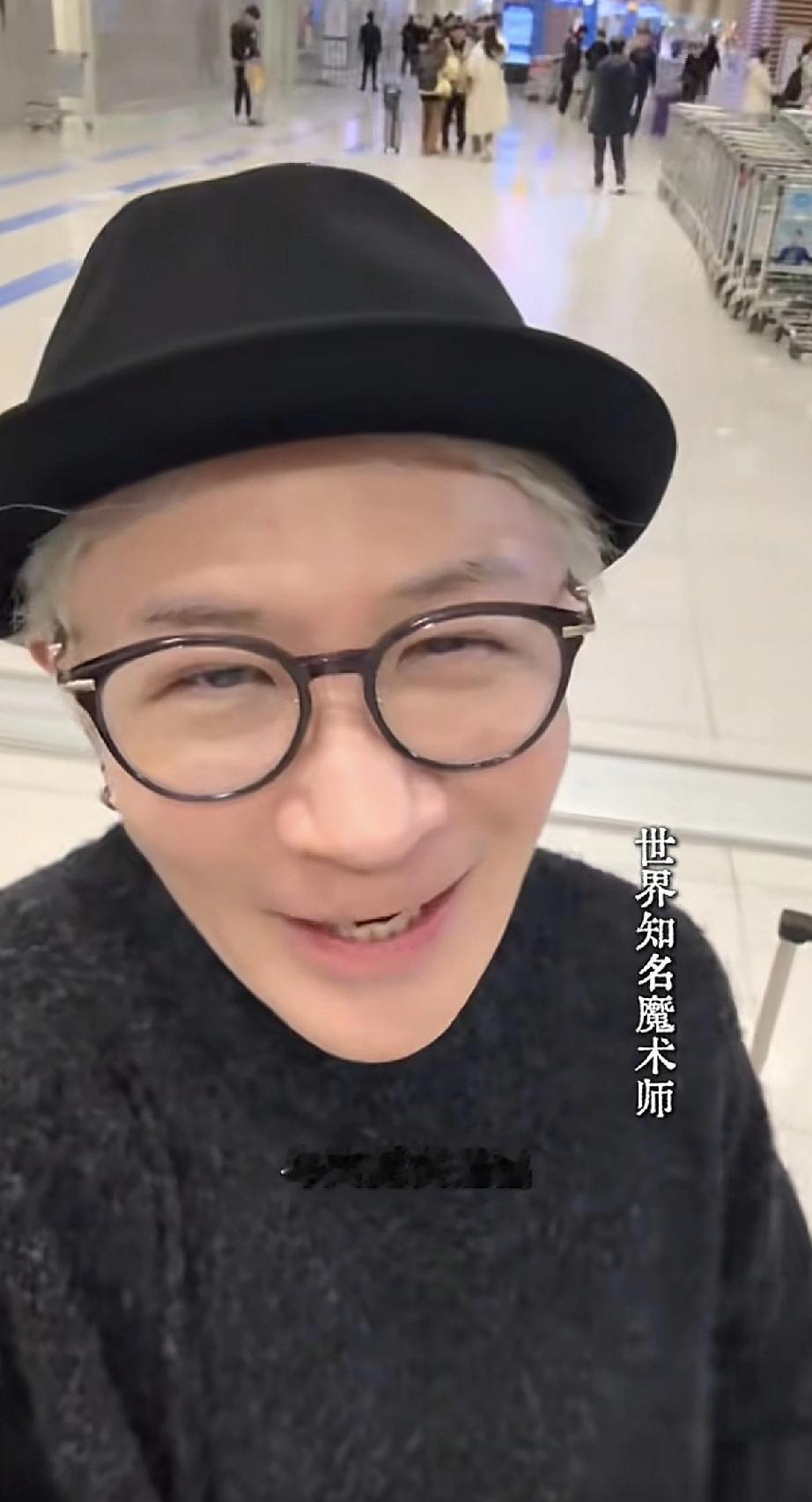 魔术大师刘谦现在竟然成这样了，本来50岁却像80岁的老头，他曾患肺腺癌！近日