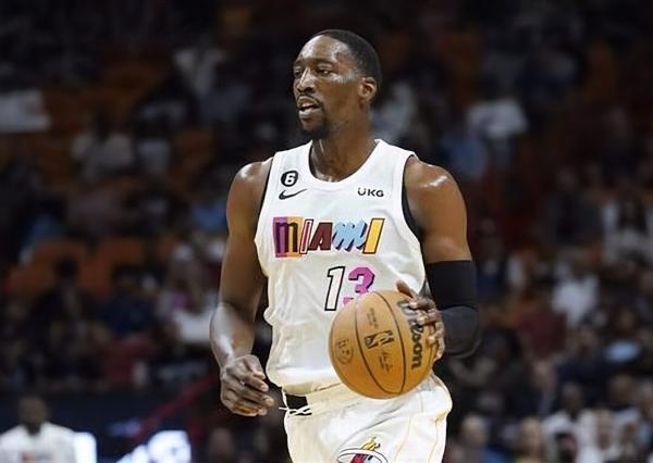 阿德巴约被打回原形。阿德巴约上一场刚打破科比81分记录，今日就被打回原形。今