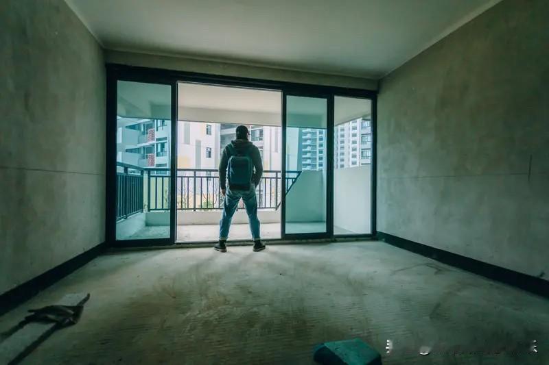 最近几个月，由于置换需求抓紧卖房，以及部分恐慌者在甩卖，所以我们看到中小户型、位