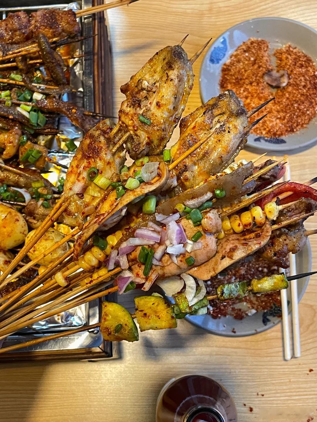 成都土著推荐美食系列【烧烤篇】&【甜不辣】&【川菜】烧烤：晓靖轩（特