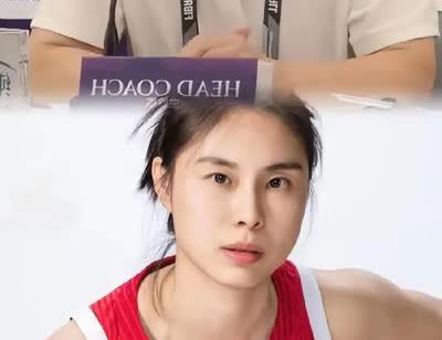 现在的女篮必须进行人员的调整。像李缘这样的球员必须请出国家队！理由很简单