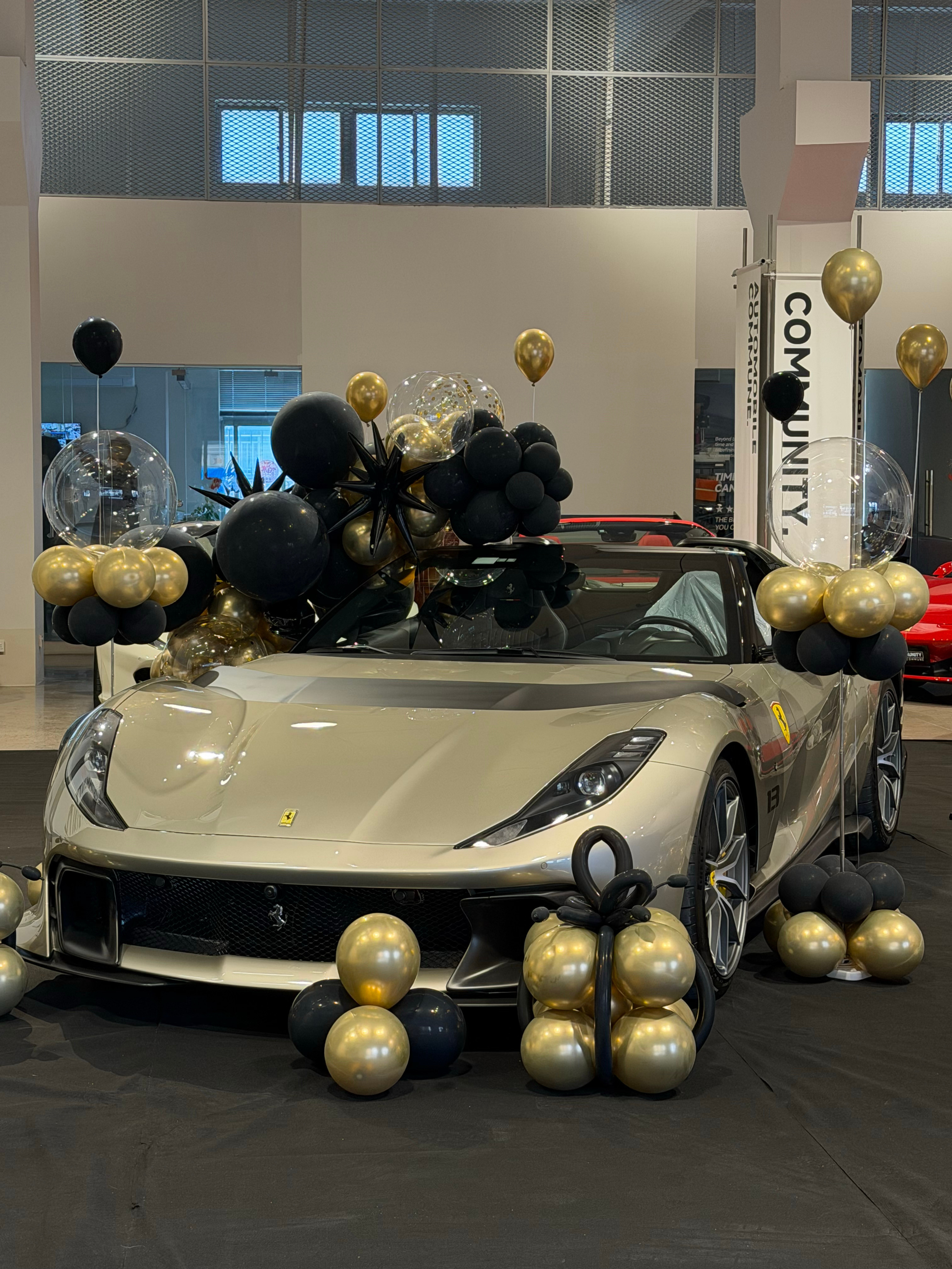 法拉利(ferrari)蛇年最后交付一台香槟金812Competizion