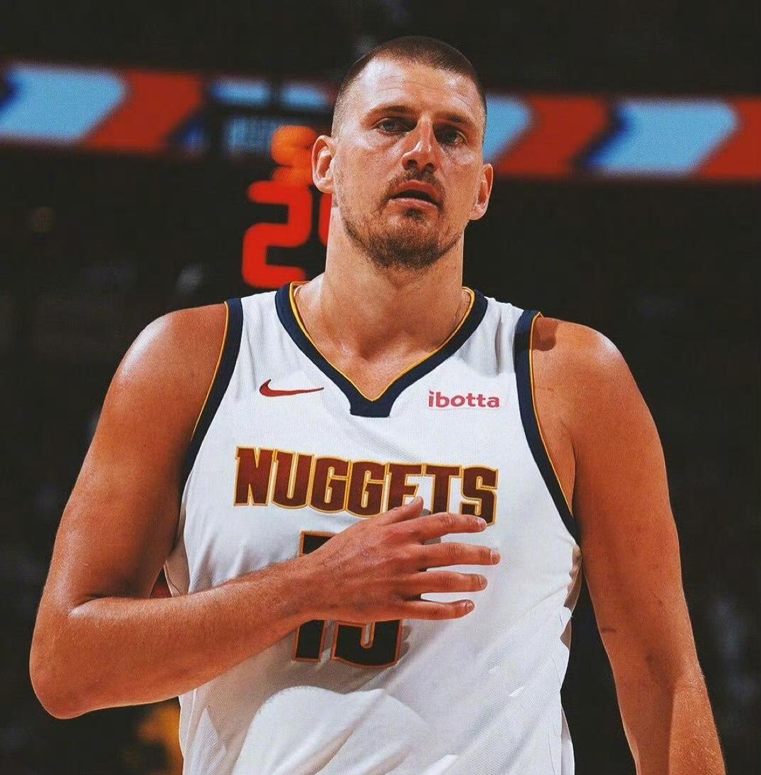 有一说一，今日爱德华兹和约基奇根本不在一个级别！！约基奇：本场出战42分钟，投