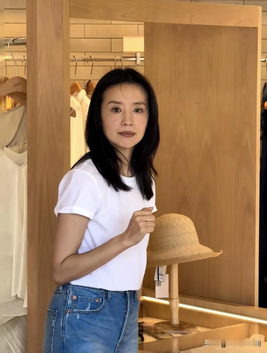 在阿那亚北岸偶遇董洁啦！友谊湾的长生杂货铺变身为D+dd买手店，没想到店主竟