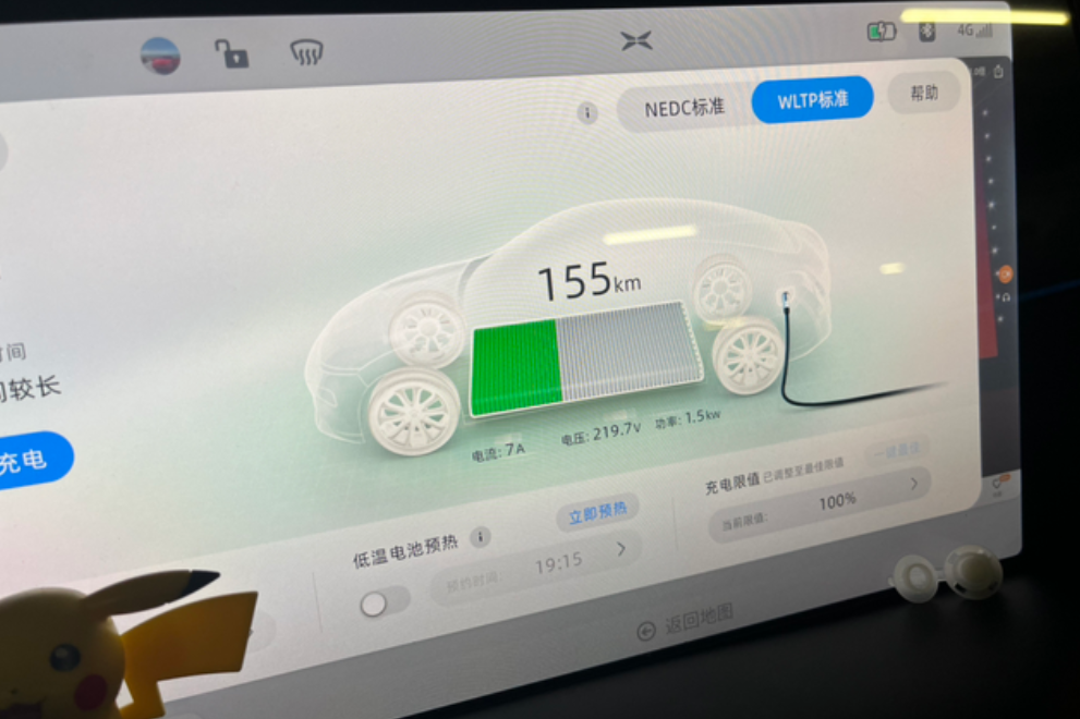 P7充电兼容度堪忧！公司楼下有一批特斯拉的充电桩，是11Kw的三项充电桩。我用