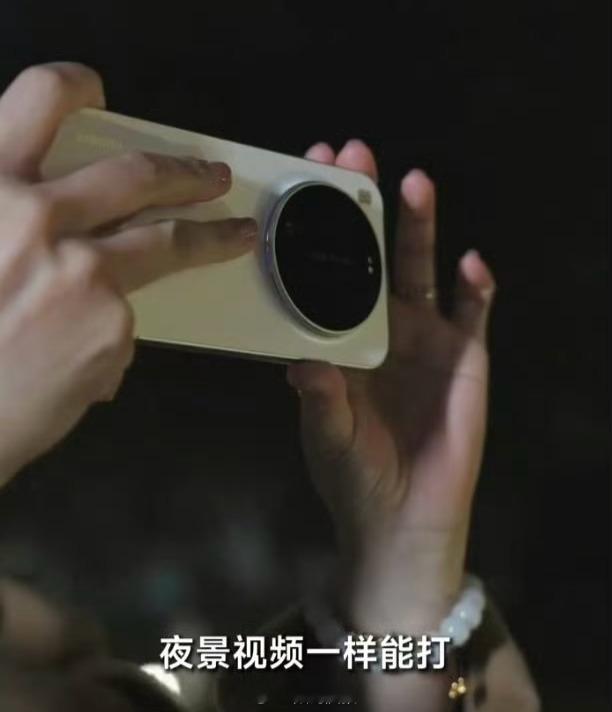 小米17Ultra真机，大大大大大大摄像头，顶配版本敢不敢卖个9999元