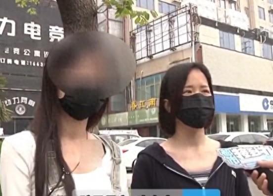 太不负责任了！许昌，13岁女孩和朋友去纹身店，两人互相纹了对方名字。女孩母亲得知