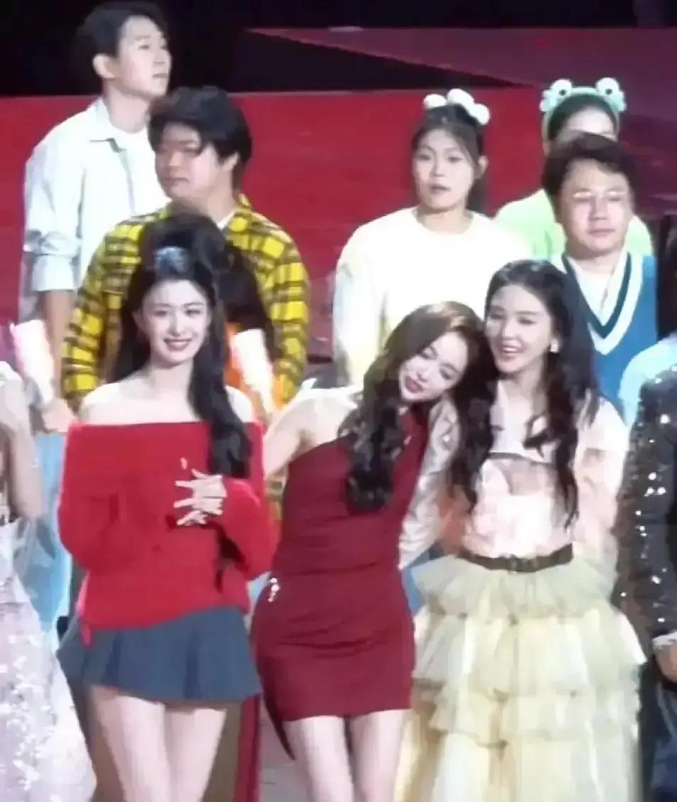 杀青3个月，微信只剩工作群剧组像加速版人生。112天朝夕相处，拍完立刻归零