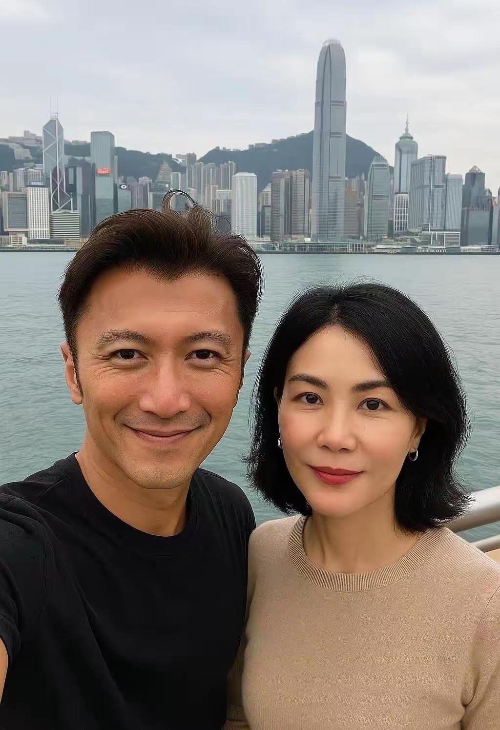 王菲和谢霆锋分分合合已经25年，这在内娱也属罕见，难得的是他们的感情依旧甜蜜