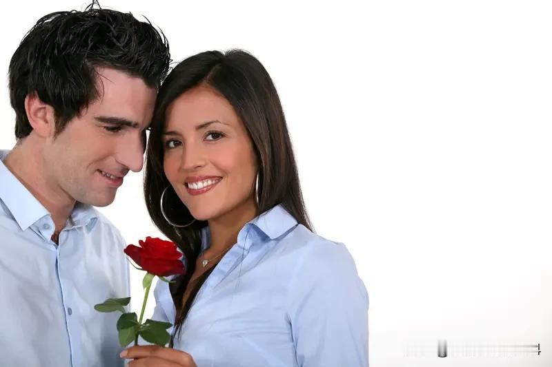 男人对女人有所谓的真爱吗？这问题就像个谜团。有人觉得有，真爱体现在多方面。情感上