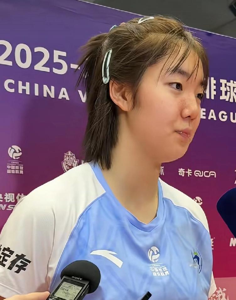 天津女排新赛季第一阶段比赛结束后暂列第三位，盘点天津队目前打得最好的是与上海和江