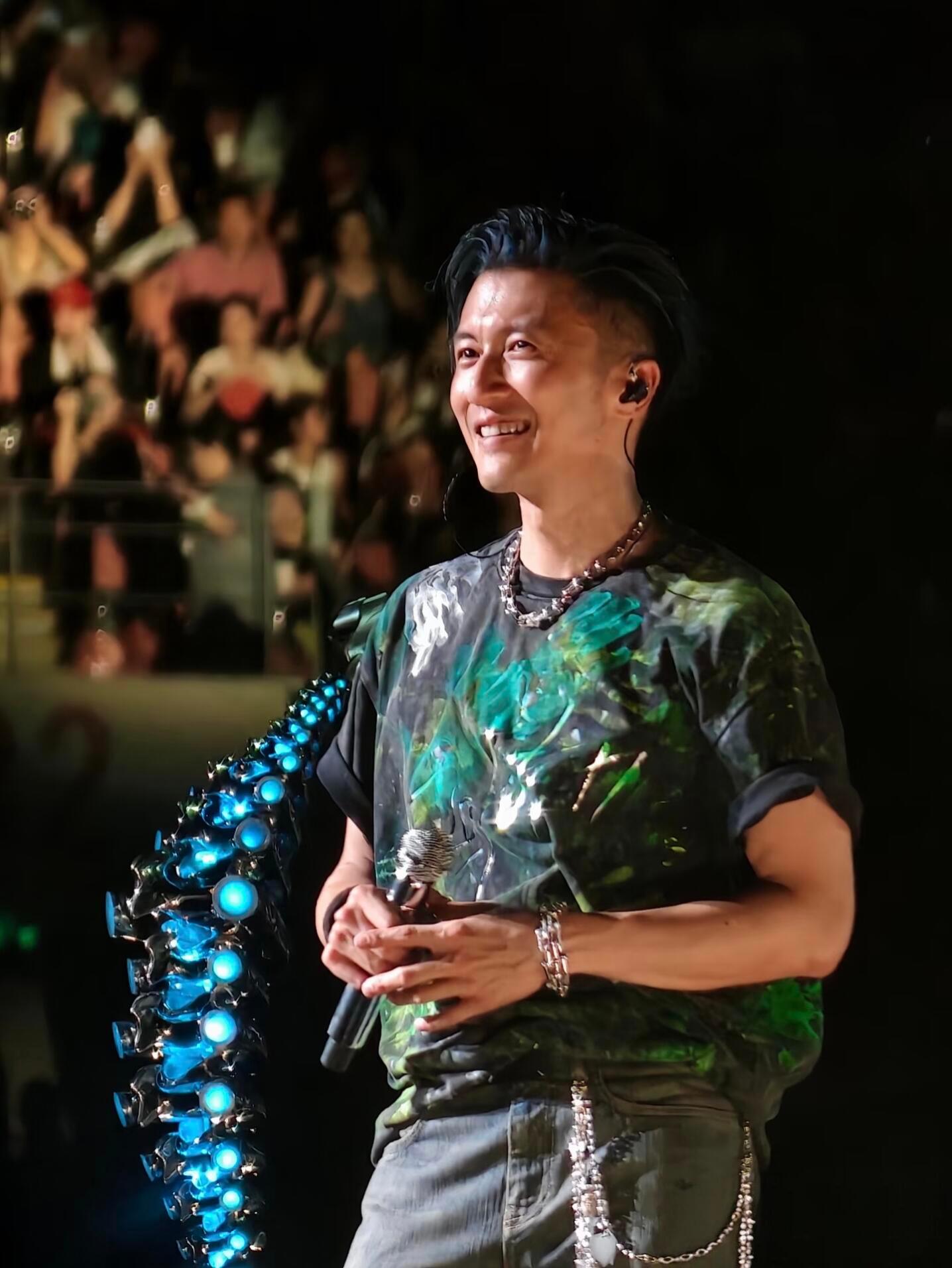 谢霆锋早期养成系的鼻祖谢霆锋养成系鼻祖完全就是毋庸置疑的，从小到大他的一切都在