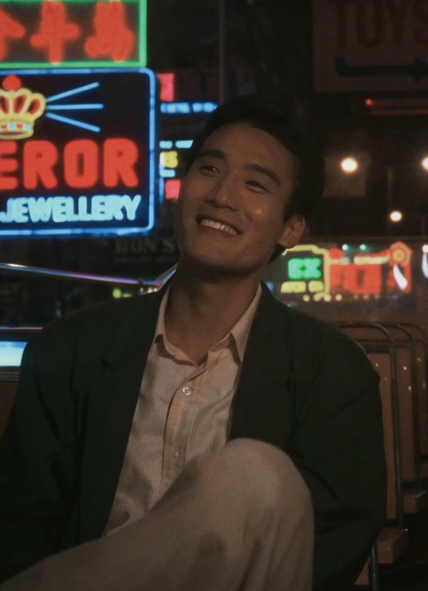 现在才get到梁家辉的帅！