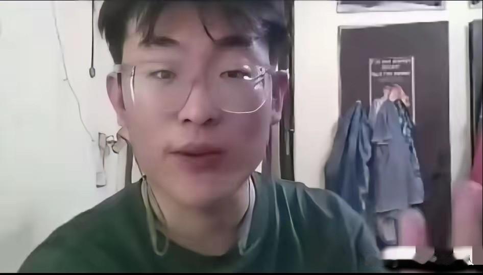 在印度留学的李梓硕抱怨自己的留学经历，他说：’没有任何特殊照顾，和印度学生的生