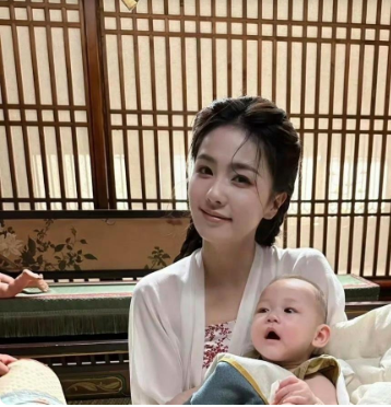 白鹿剧照，生完孩子后的样子真实
