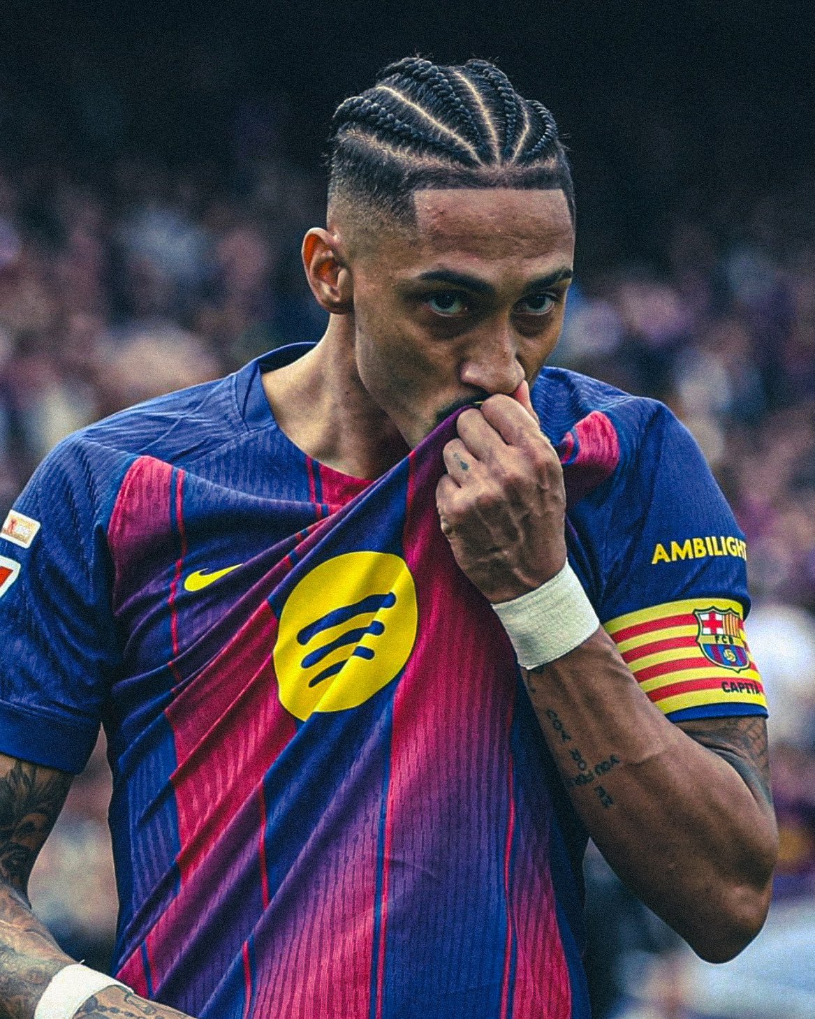 全场比赛结束🔚巴萨主场5比2大胜塞维利亚继续领跑西甲积分榜，拉菲尼亚帽子戏法，