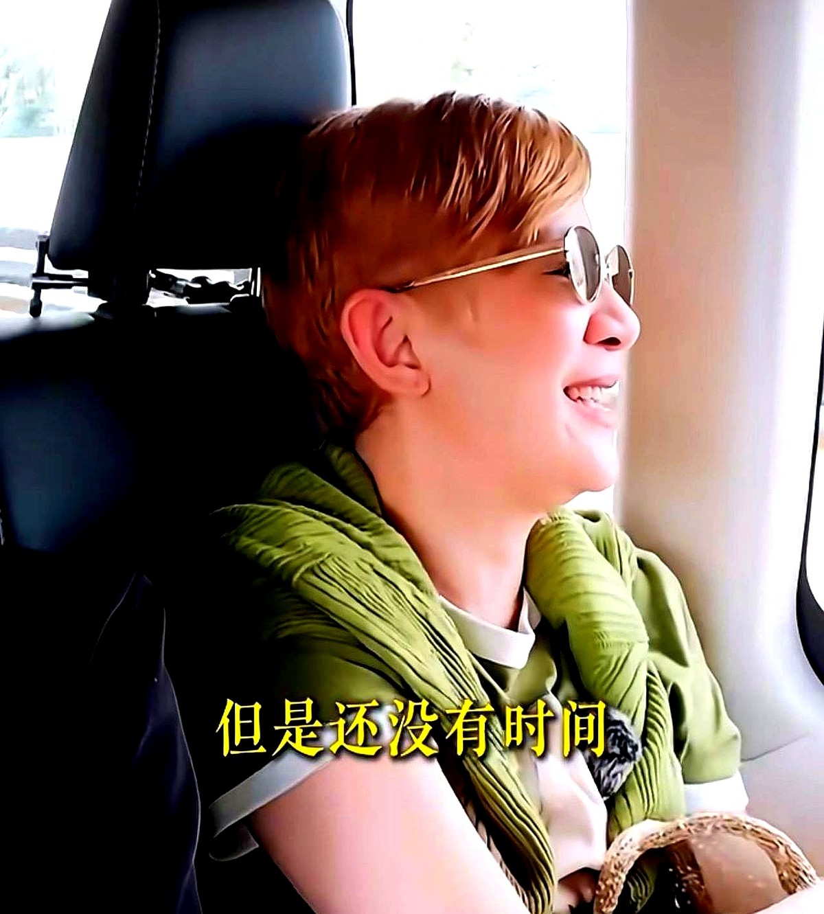 吴君如和殷桃同睡一屋两晚，竟然一句话都没说过。不是闹掰了，是真没力气张嘴。吴君如直接扯下慢综艺遮羞布