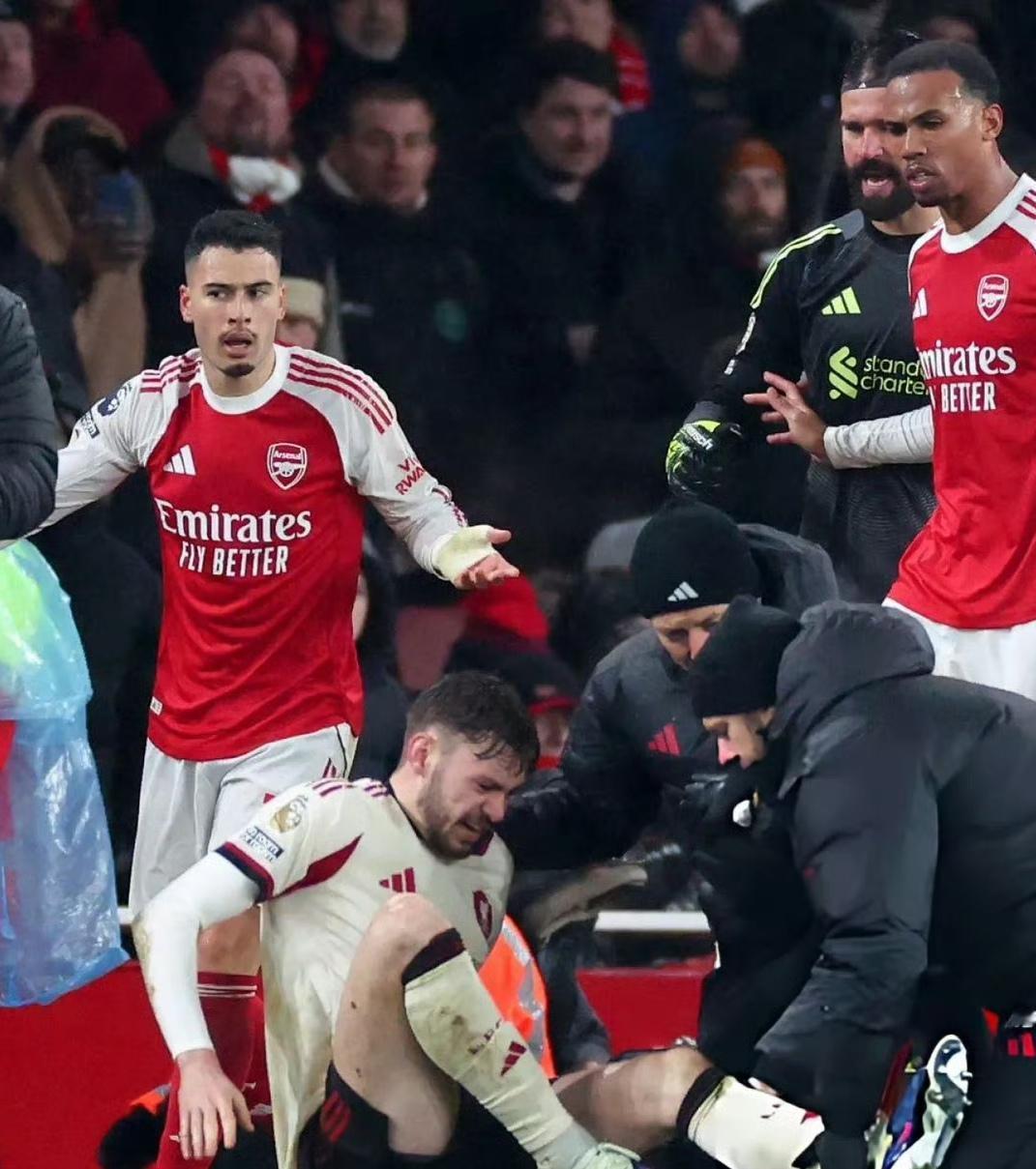 马丁内利推布拉德利那一下，可以理解，但不提倡。马丁的行为，已经吃到了黄牌，利物浦