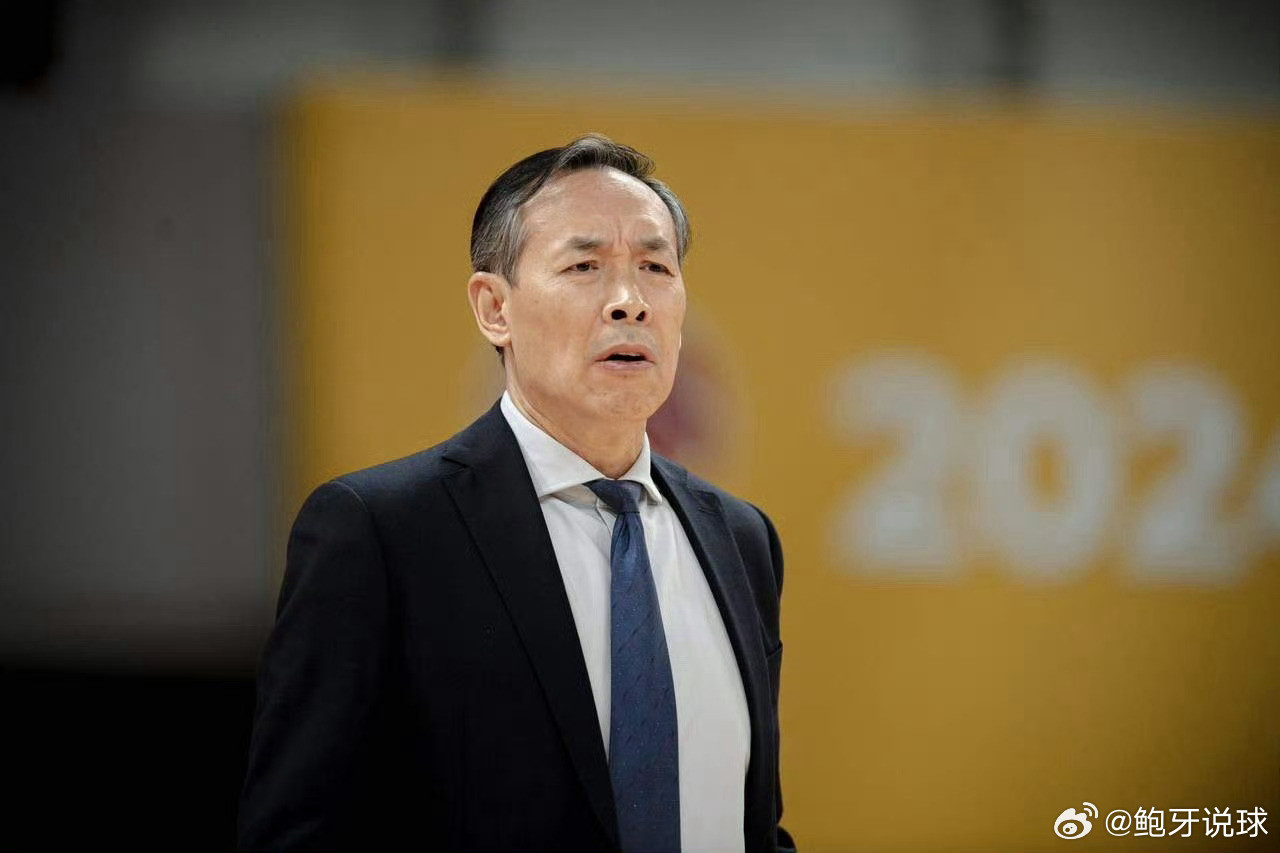 北京男篮下定决心！在击败辽宁男篮后，许利民脸上并没有多少笑容！一来杨鸣情绪失控，