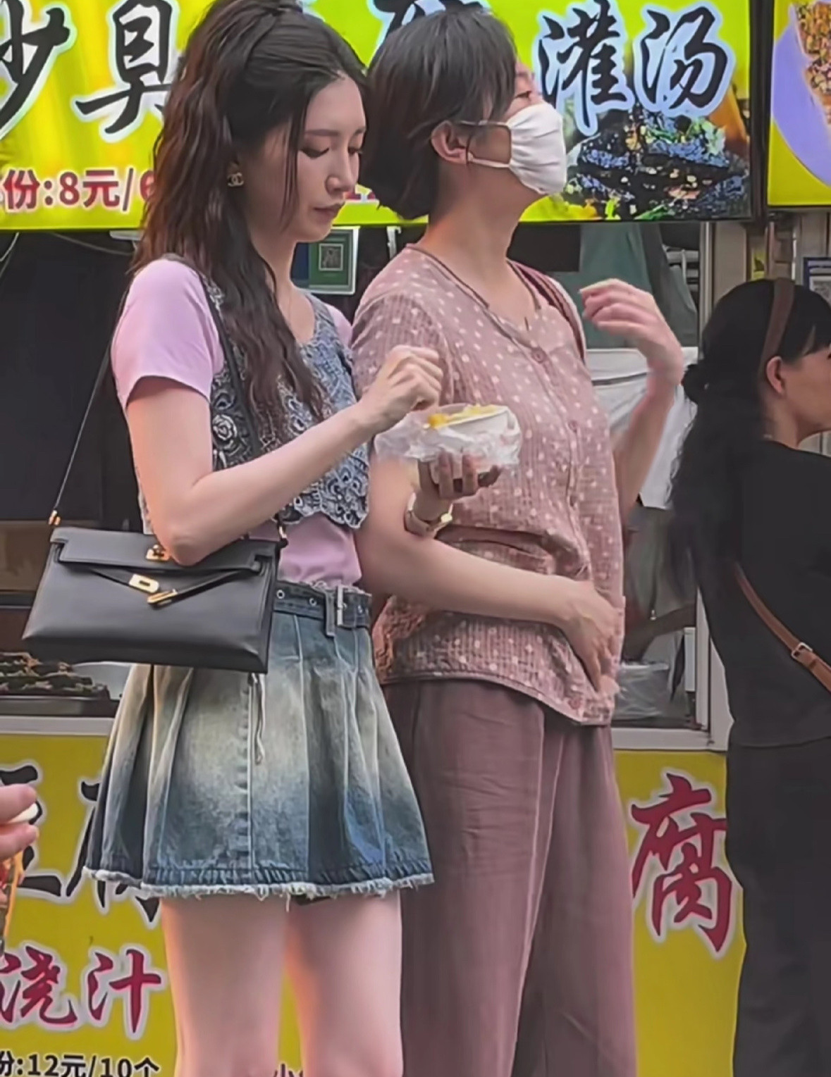 江疏影现实中长这样？！[微笑][微笑]