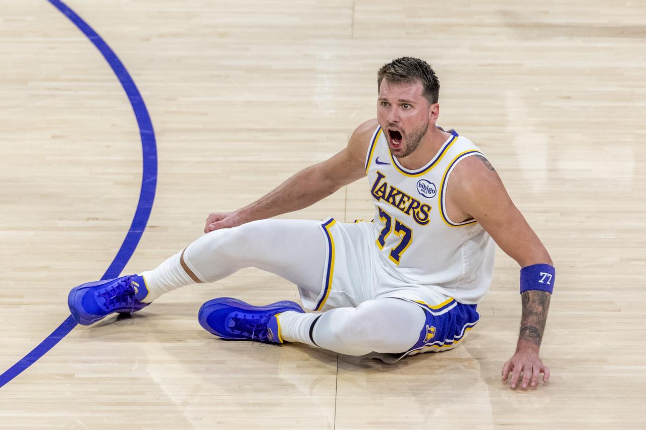 又挨骂了！名记ZachLowe怒喷东契奇：“东契奇抱怨程度又回到独行侠时期