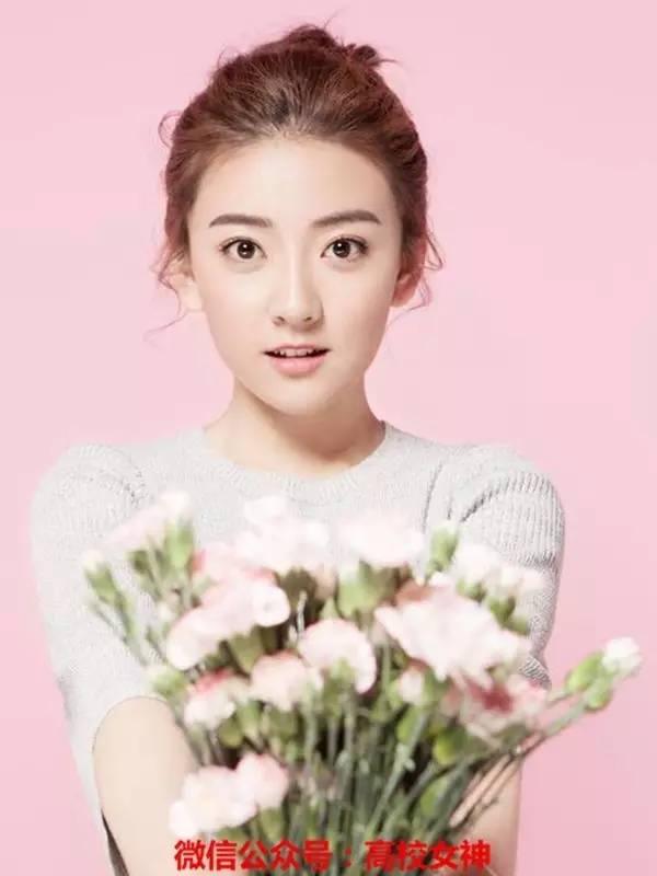 在快节奏的时代里，我们总在追赶、奔波，渴望拥有更多，却常常忽略了生活最本真的美好