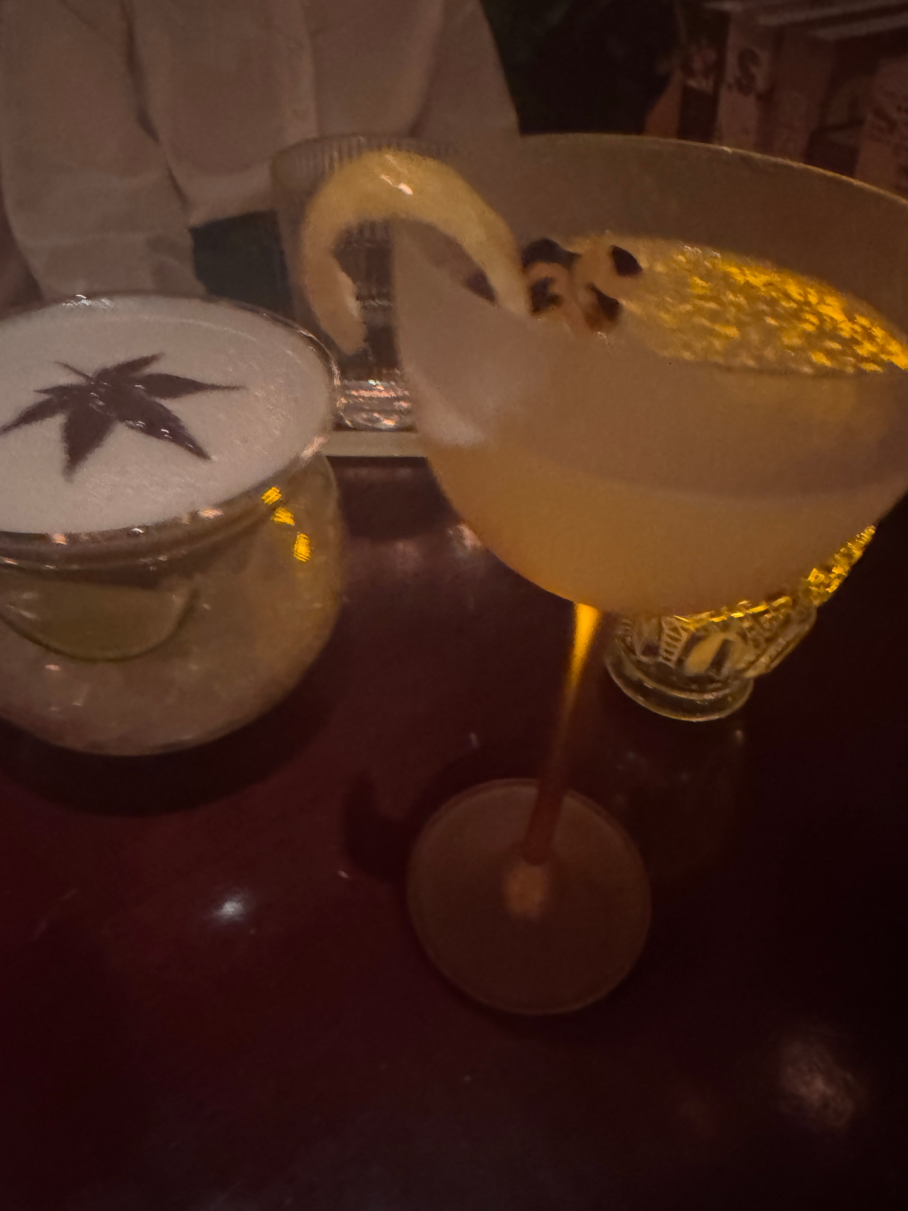 我平时以为自己装的挺好的。没想到总有不太熟的亲戚/gay/朋友的朋友突然来跟我说