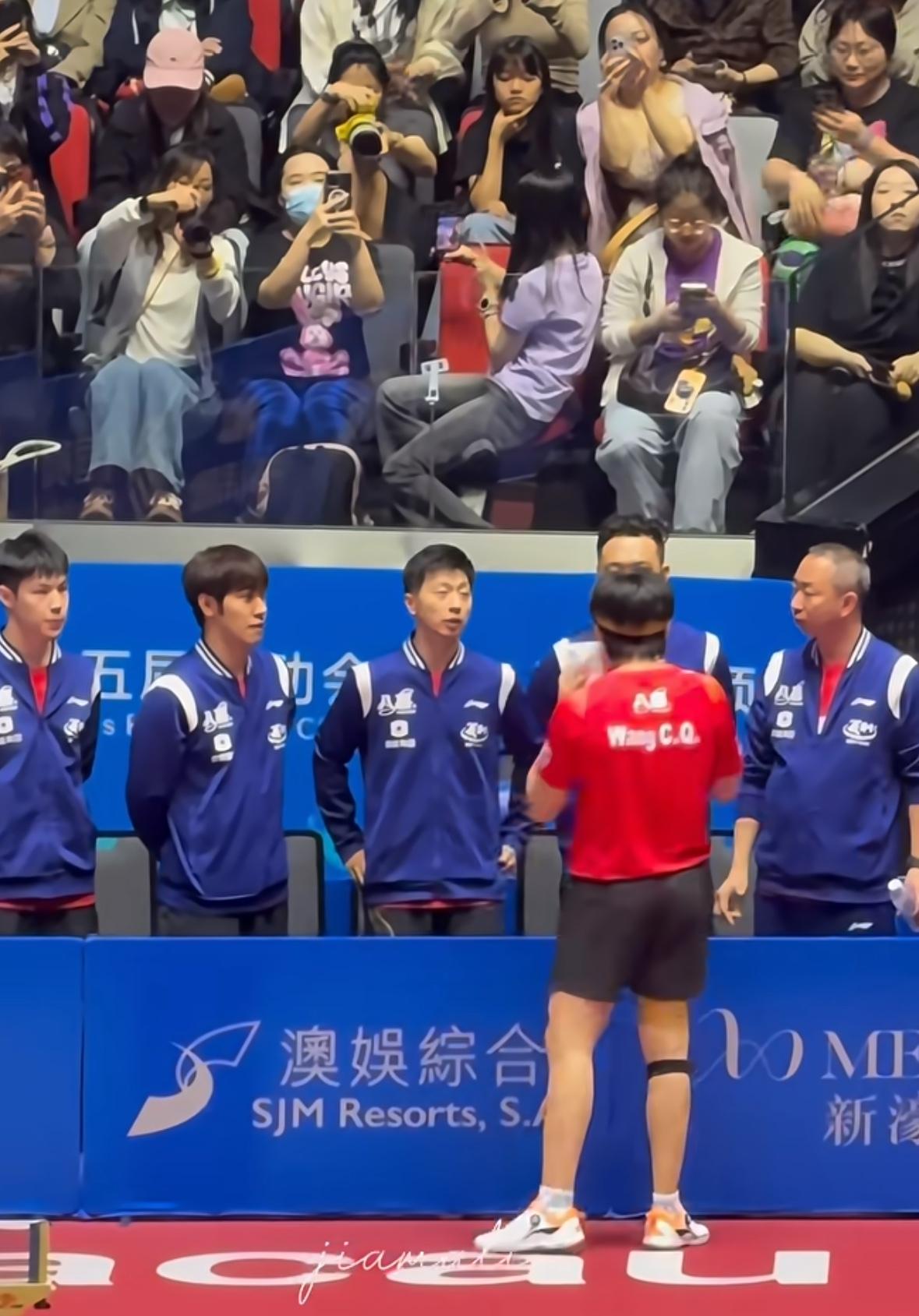 全运会乒乓球团体11月15日上海队2:3北京队王楚钦笑了第一盘许昕/周恺3: