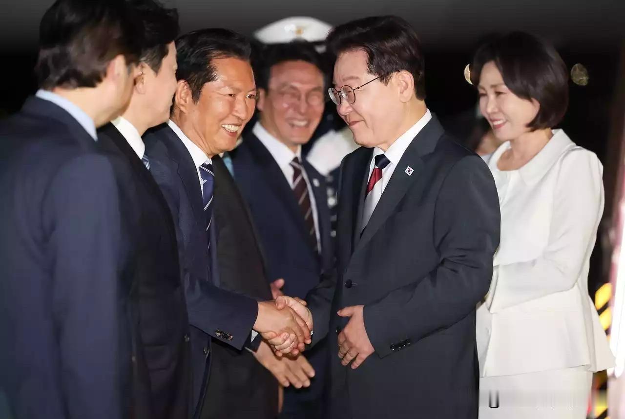 彻底撕破脸？韩执政党高层暗斗公开化！8月大战提前锁定韩国共同民主党党首郑清来