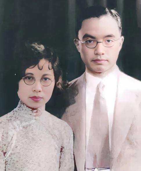 1929年，前妻去世不久，朱自清就对齐白石的徒弟陈竹隐一见钟情，陈竹隐不愿意给他