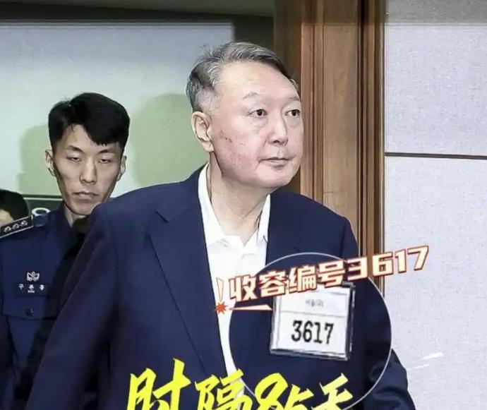 我有预感，咱们都看李在明了，居然这样对付自己的政敌！9月26日韩媒爆料，满头白发