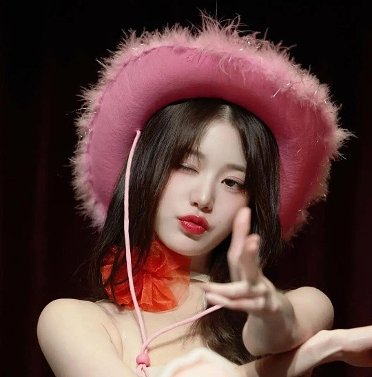 张元英用中文说等一下谁懂啊！张元英说中文的“等一下”也太甜了吧！软糯的语调配上她