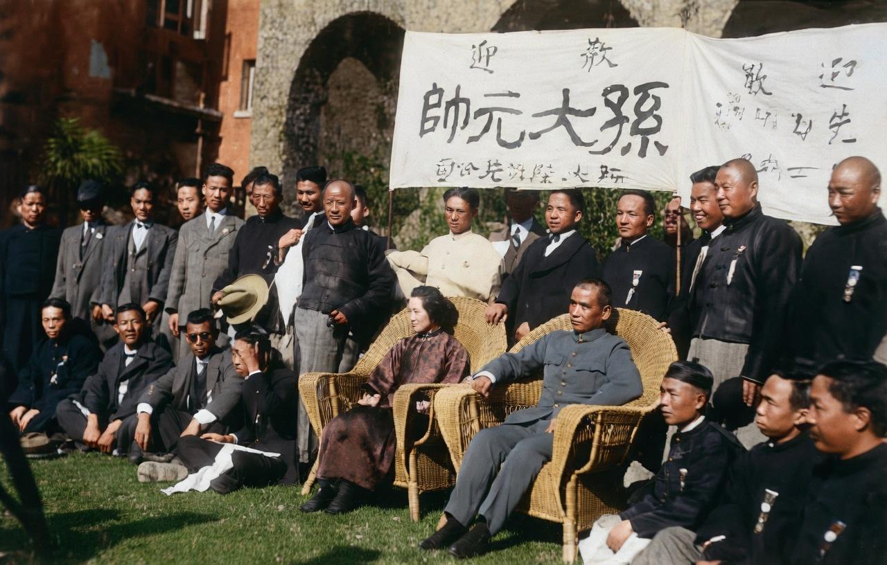 1924年10月，冯玉祥发动“北京政变”，推翻直系军阀统治，电邀孙中山北上共商国