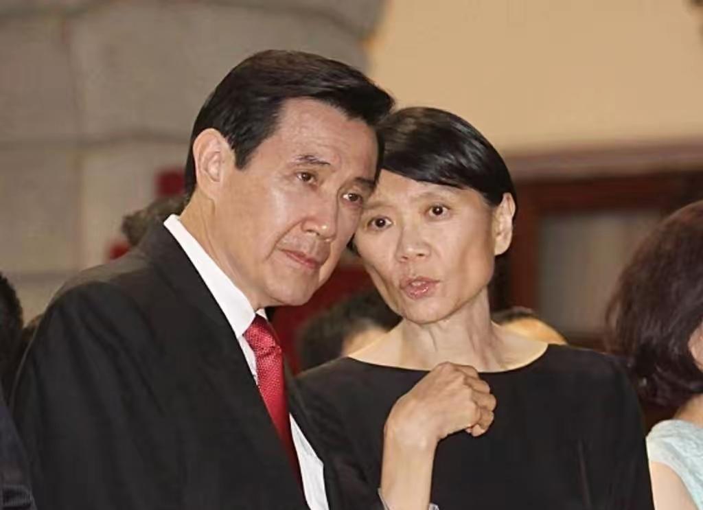 马英九是否失智，最清楚的可能是他太太周美青和大姐马以南，而不是金傅聪，还有马英九