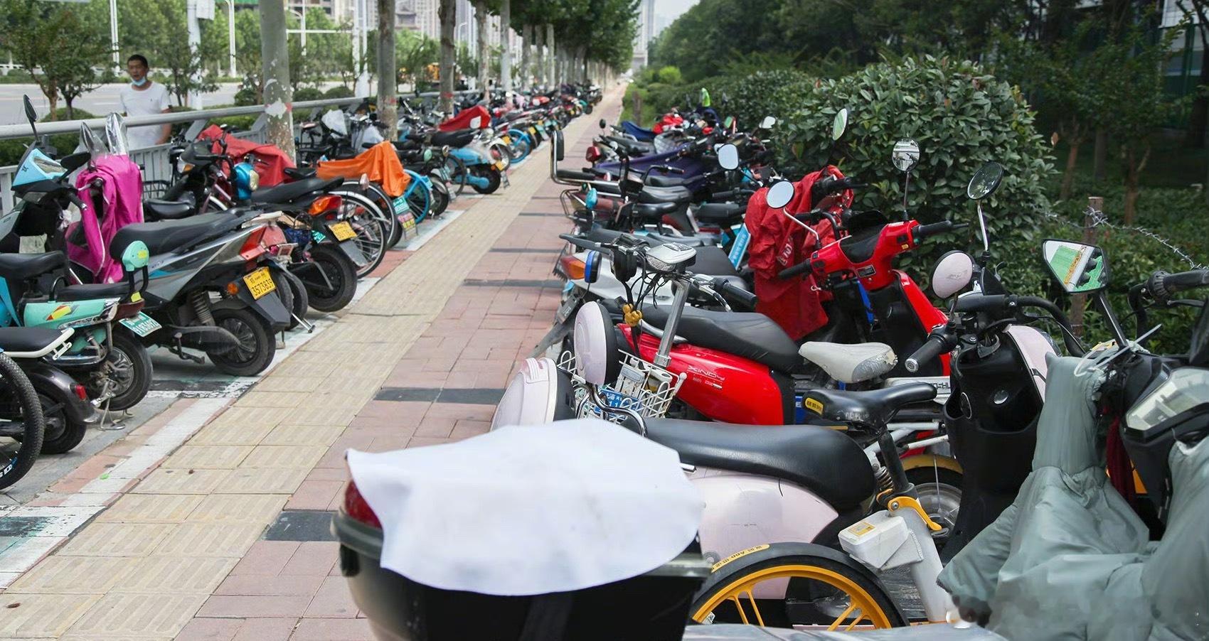 其实能理解老国标电动车对商家的冲击，库存压着都是成本，想靠二手回血的心情还是能共