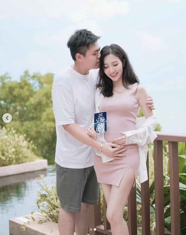 TVB上位小花何依婷（Regina）与富二代男友Cedric于2023年喺峇里岛