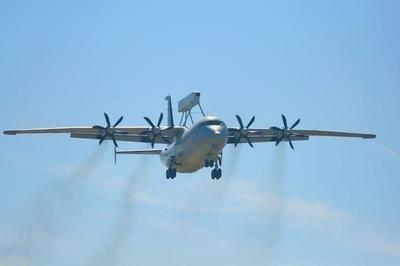 为什么在空战时不先打掉对方的预警机？ 这事儿就像你去拆一个复杂的机械装置，明