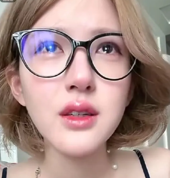 娱乐圈大瓜永远吃不完，你吃了吗？最近娱乐圈的瓜一个接一个，让人应接不暇。首先