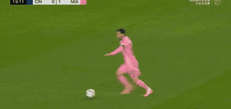 这是要回诺坎普的节奏？当梅西抢到头球的时候，你就知道这比赛有多简单了！这最近梅