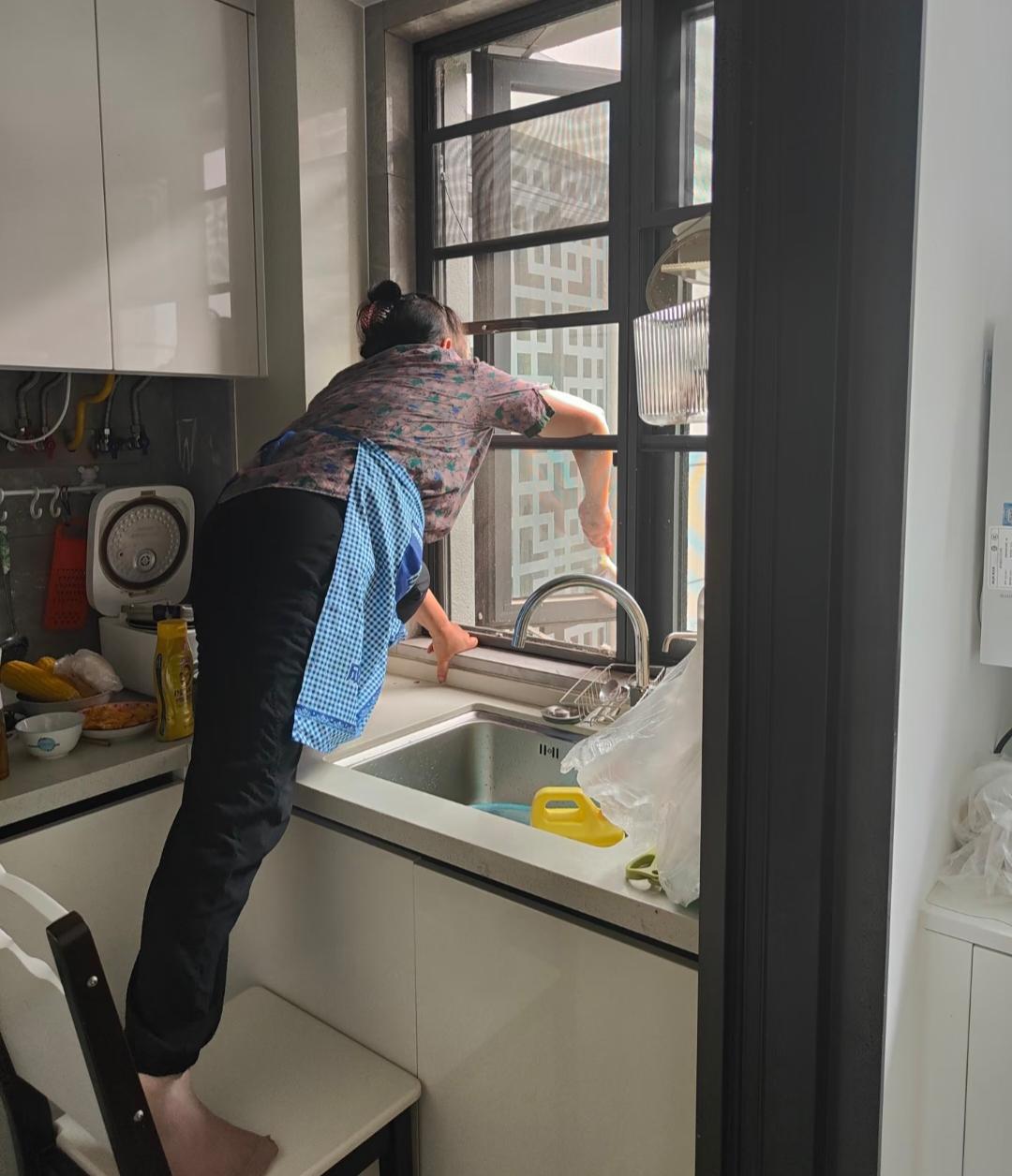 活了半辈子老公终于体验到了什么是“以牙还牙”!年前我妈跟几个小姊妹旅游，临走