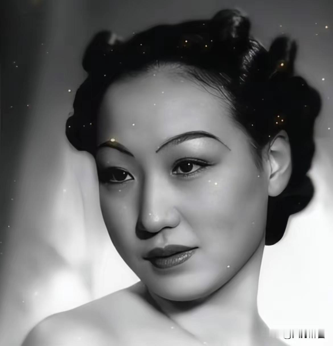 大上海第一交际花〝上海舞后”李丽，陪睡日本军官就寝，以身体换取机密情报，消灭日本