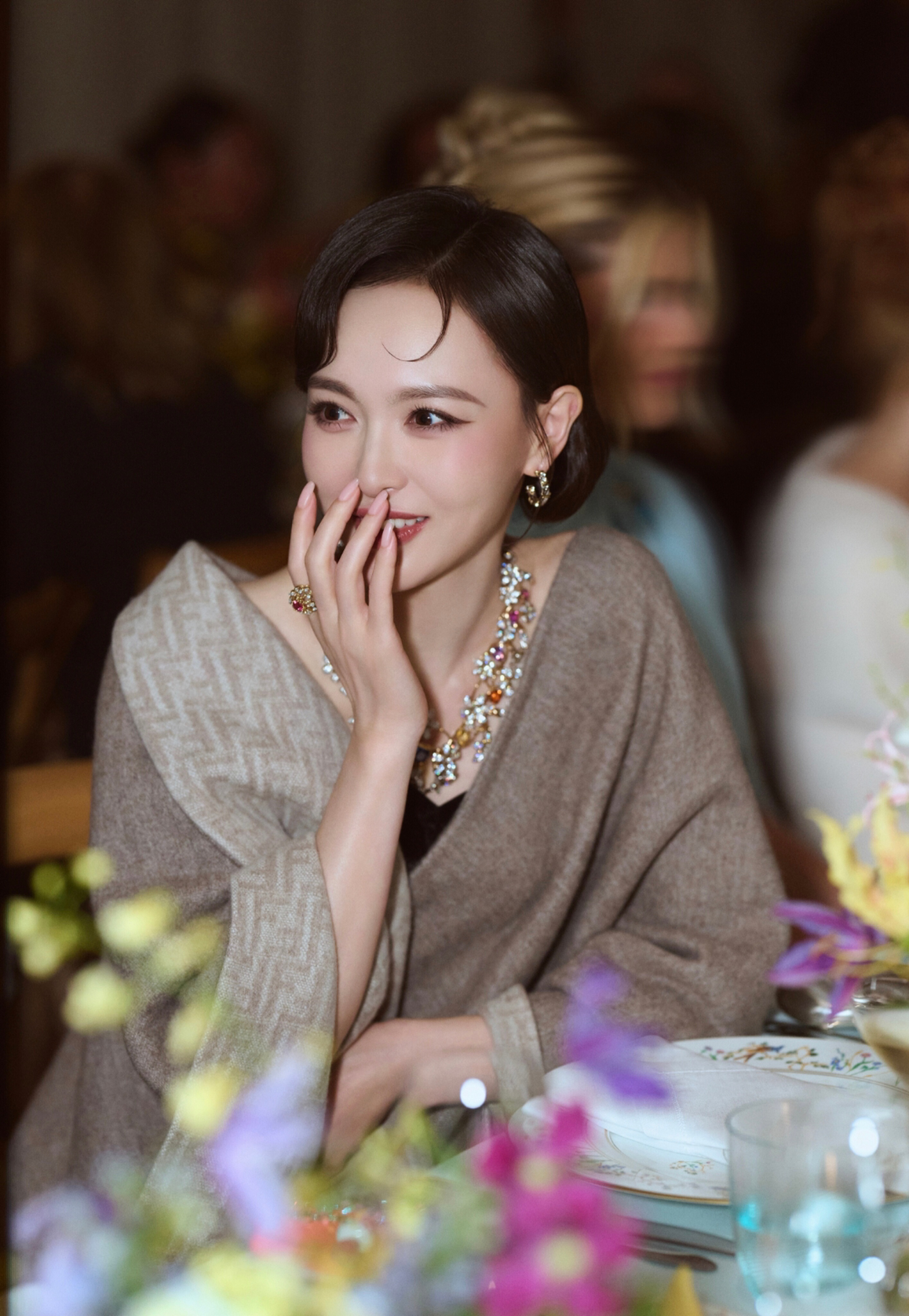 唐嫣美的很轻松，啥也别说了蒂芙尼高珠晚宴抓拍美的叫妈妈集温柔明媚高级大气自信优雅