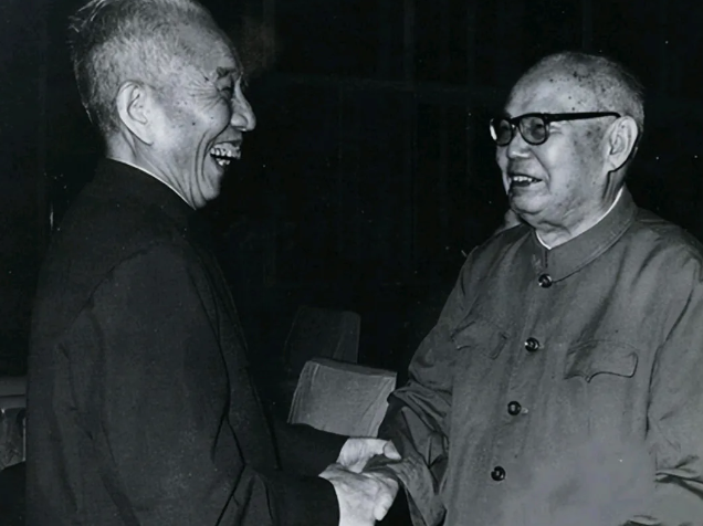 1976年关键行动前，叶剑英元帅曾经会见或电话沟通过多位重要军队将领，获取必要的