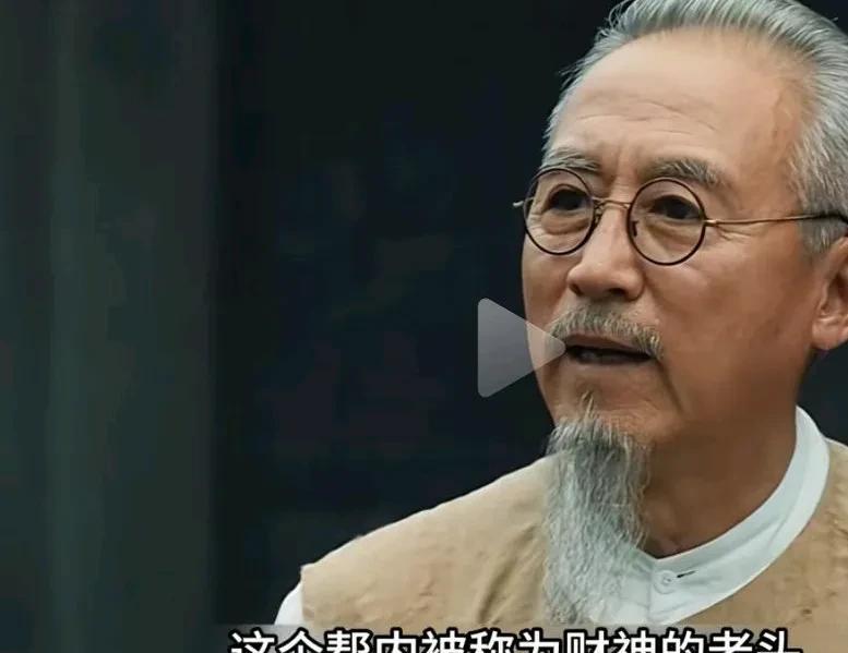 真的被《狮城山海》给狠狠的上了一课，原来伪装最好的是会计庄伯，竟是杀害帮助刘雄武