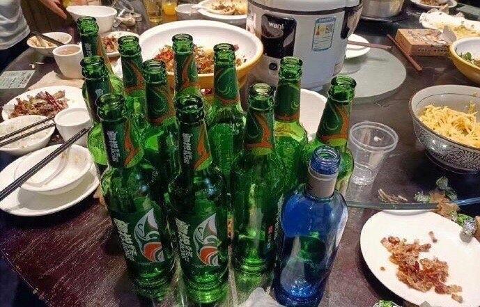 11个人喝了7瓶啤酒，这在北方什么水平！额，这个量也就是高三学生毕业聚会的量，
