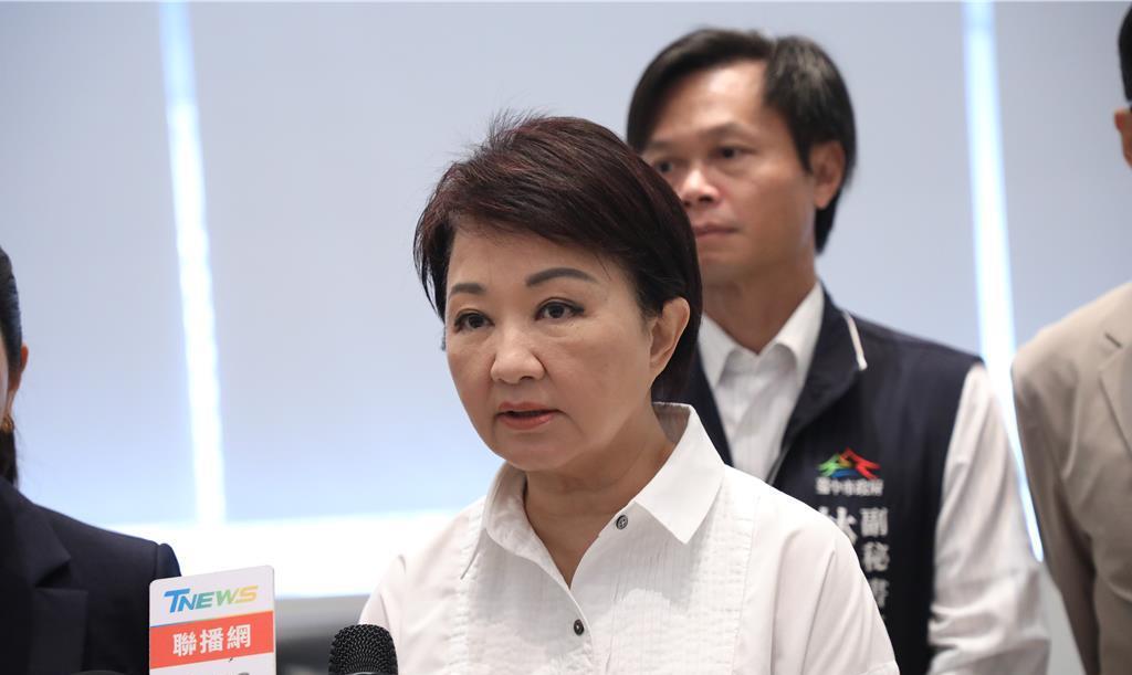 台中市长卢秀燕19日赴桃园力挺蓝委牛煦庭时，秒回应「去救灾啦！」民进党秘书长林右
