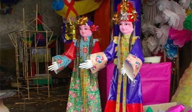 从前，有个算命先生对一个光棍说：“你找扎纸匠扎一个纸媳妇……”江南王家村的王