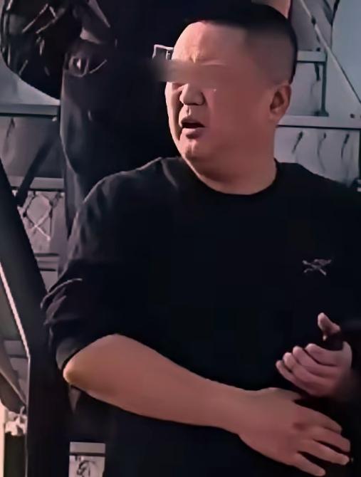 果然姜还是老的辣。我问我爸，网上都在传欧某某的照片和身份，这对他到底有什么影
