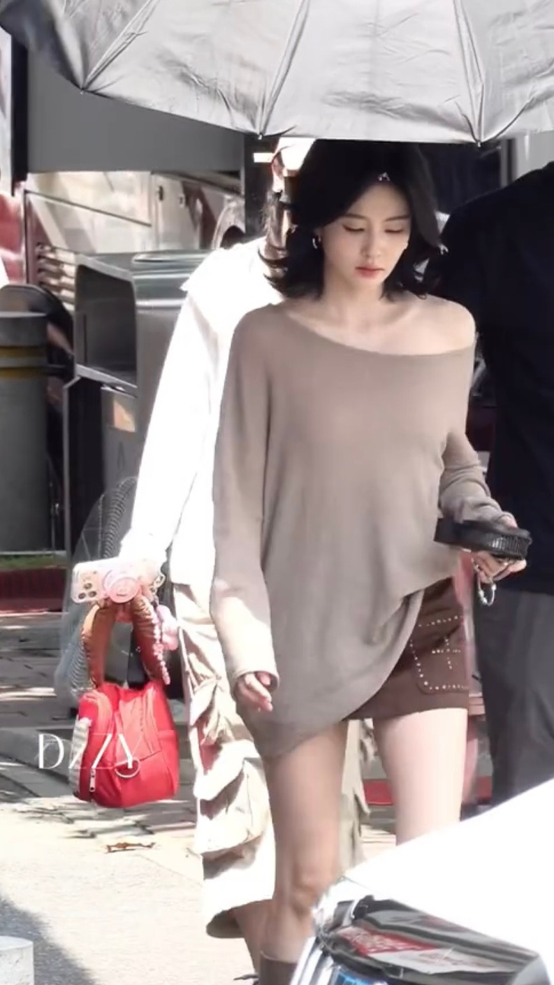 开智了吧妆造组要被姐姐迷晕了…白鹿王韵娜